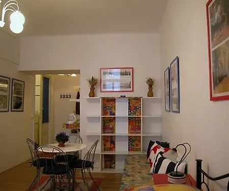 Hotel Pragues Rainbow